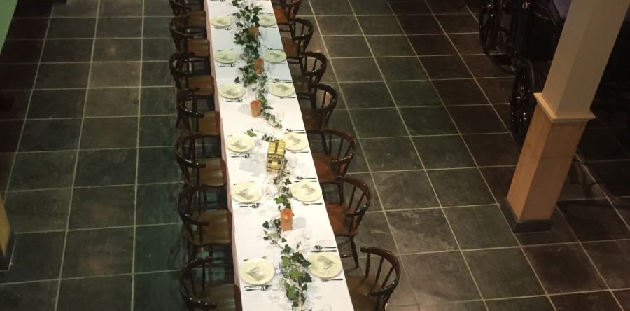 Koetshuis lange tafel familiefeest